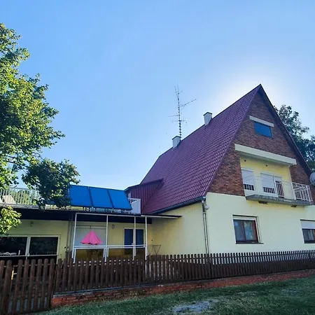 Zita Ueduelohaz Apartment