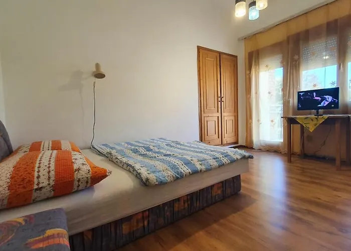 Zita Ueduelohaz * Balatonboglar